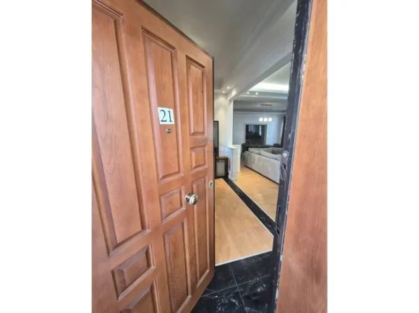 Tirane, shitet apartament 3+1+Ballkon , 143 m² 400.000 € 