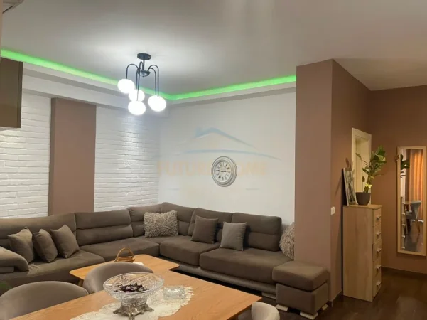 Tirane, jepet me qera apartament 2+1 Kati 6, 80 m² 600 € (Yzberisht)