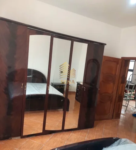 Tirane, jepet me qera apartament 3+1 Kati 1, 90 m² 400 € (Allias)