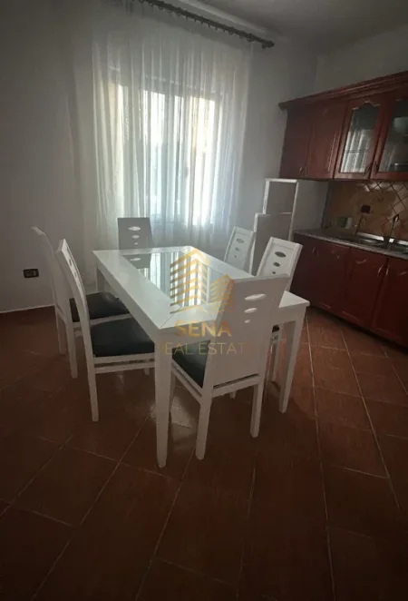 Tirane, jepet me qera apartament 3+1 Kati 1, 90 m² 400 € (Allias)