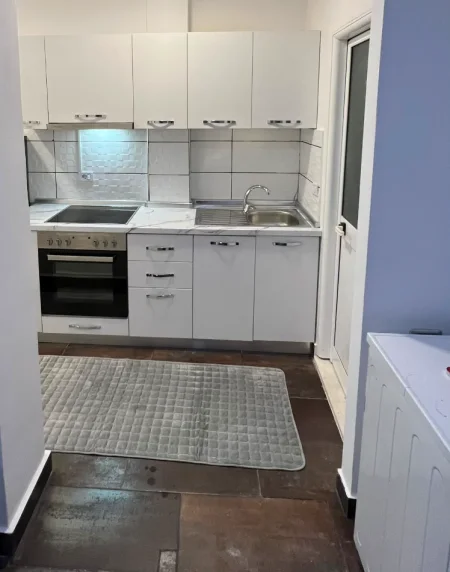 Tirane, jap me qera garsonier 1+1 Kati 0, 45 m² 400 € 