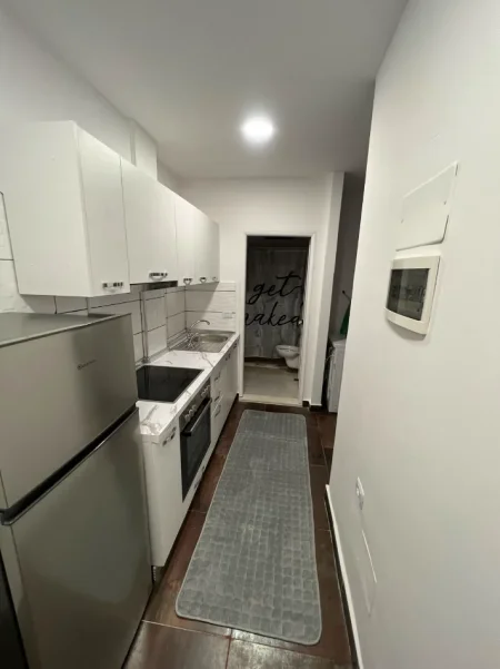 Tirane, jap me qera garsonier 1+1 Kati 0, 45 m² 400 € 