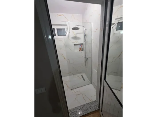 Tirane, jepet me qera apartament 2+1 Kati 6, 64 m² 600 € (5 MAJ)