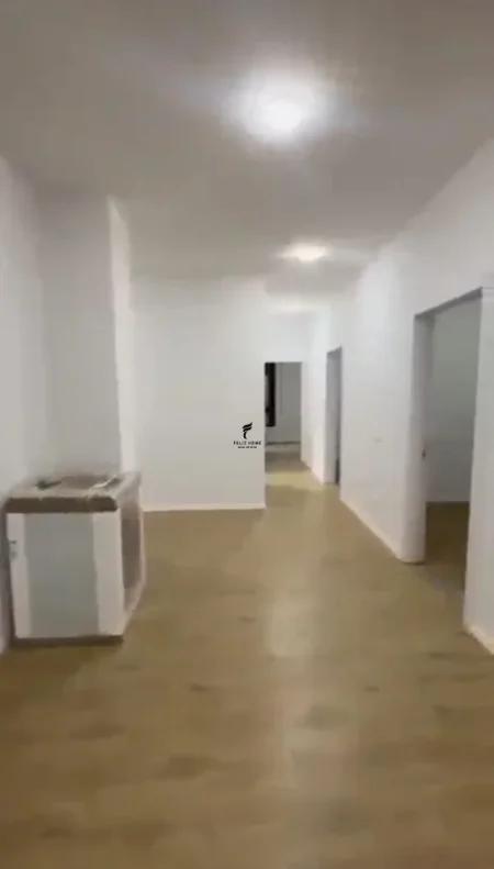 Tirane, jepet me qera apartament 3+1 Kati 4, 115 m² 700 € (5 MAJI)