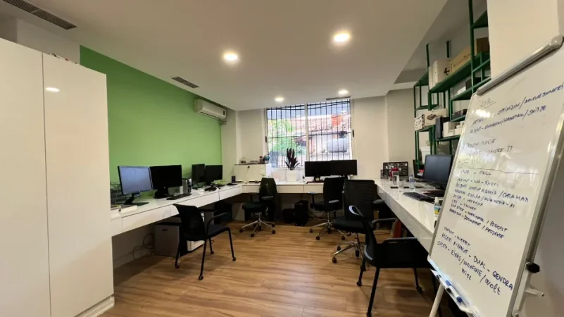Tirane, shitet dyqan , 97 m² 350.000 € 