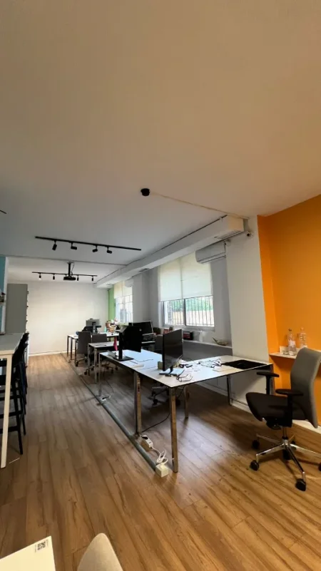 Tirane, shitet dyqan , 97 m² 350.000 € 