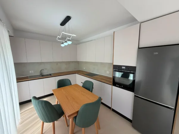 Tirane, jepet me qera apartament 2+1 Kati 1, 140 m² (KODRA E DIELLIT)