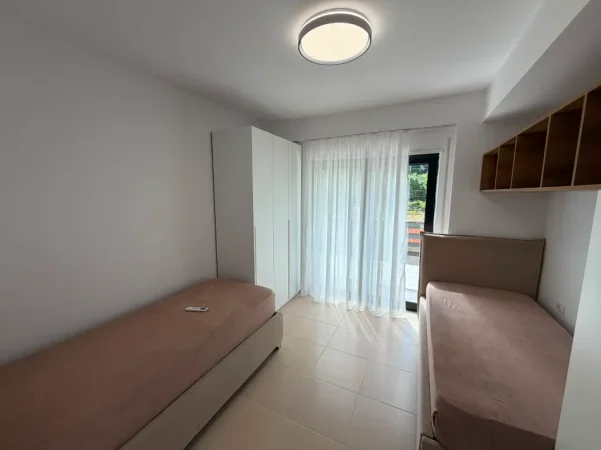Tirane, jepet me qera apartament 2+1 Kati 1, 140 m² (KODRA E DIELLIT)