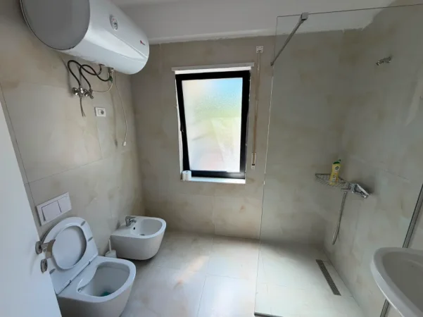 Tirane, jepet me qera apartament 2+1 Kati 1, 140 m² (KODRA E DIELLIT)