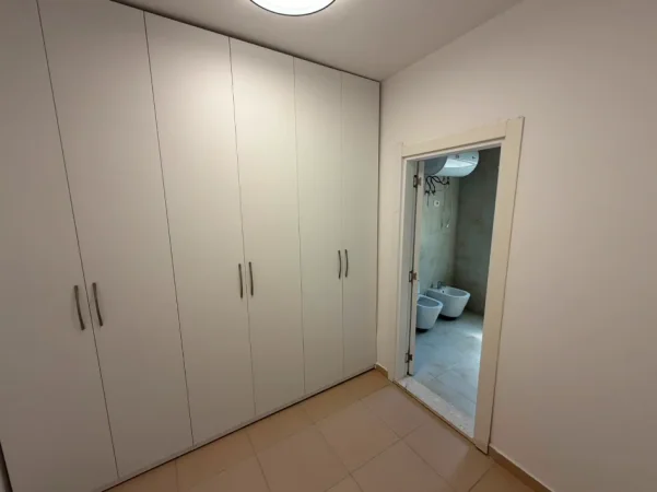 Tirane, jepet me qera apartament 2+1 Kati 1, 140 m² (KODRA E DIELLIT)