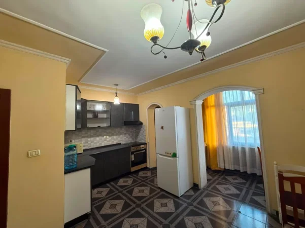 Tirane, jepet me qera apartament 1+1 Kati 4, 60 m² 400 € 
