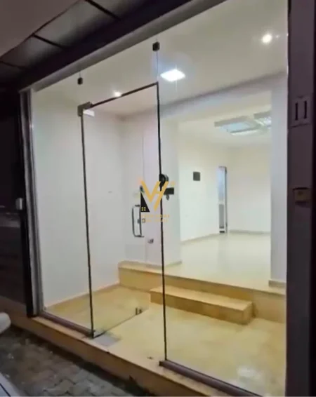 Tirane, shitet dyqan Kati 0, 26 m² 145.000 € (MYSLYM SHYRI)
