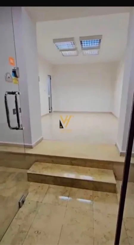 Tirane, shitet dyqan Kati 0, 26 m² 145.000 € (MYSLYM SHYRI)