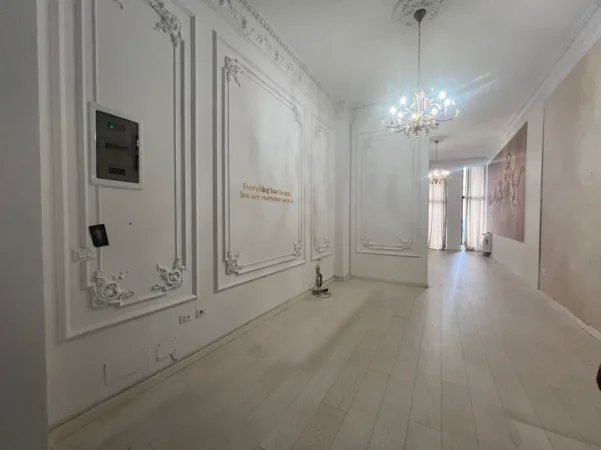 Tirane, jepet me qera dyqan , 70 m² 1.100 € 