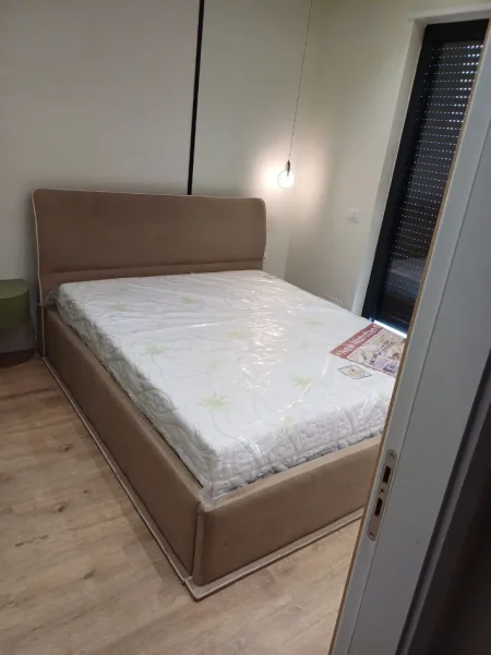 Tirane, shitet apartament , 57 m² 