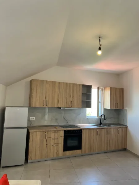 Tirane, jepet me qera apartament 2+1+Aneks+Ballkon Kati 3, 100 m² 400 € (kombinat)