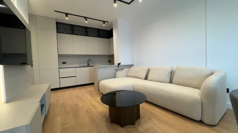 Tirane, jepet me qera apartament 1+1 Kati 8, 70 m² 800 € (PORCELAN)
