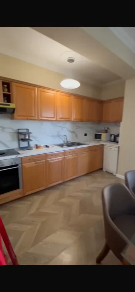 Tirane, jepet me qera apartament , 140 m² 1.390 € (Ish Ekspozita)