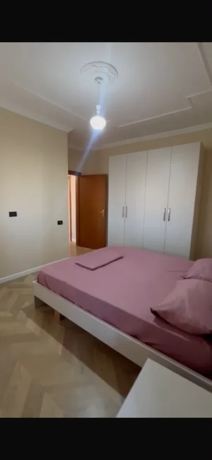 Tirane, jepet me qera apartament , 140 m² 1.390 € (Ish Ekspozita)