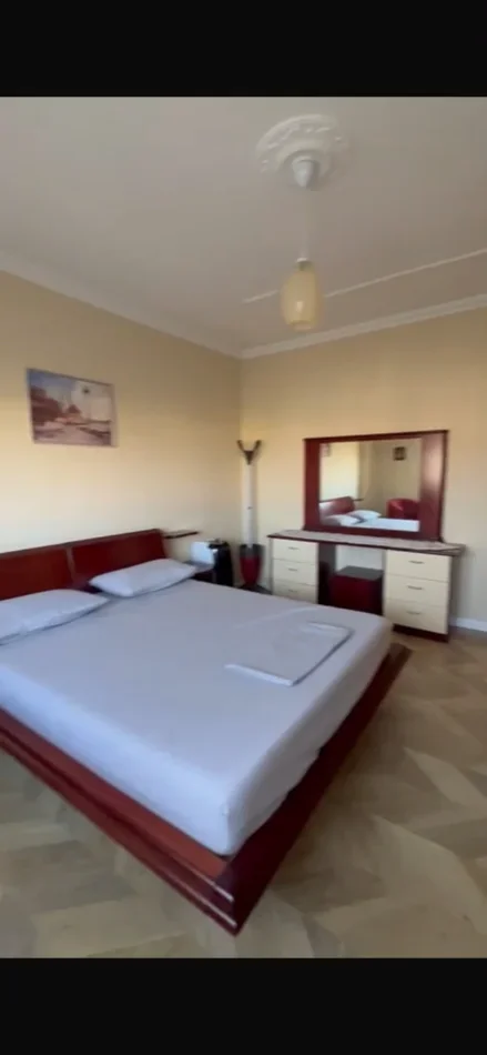 Tirane, jepet me qera apartament , 140 m² 1.390 € (Ish Ekspozita)