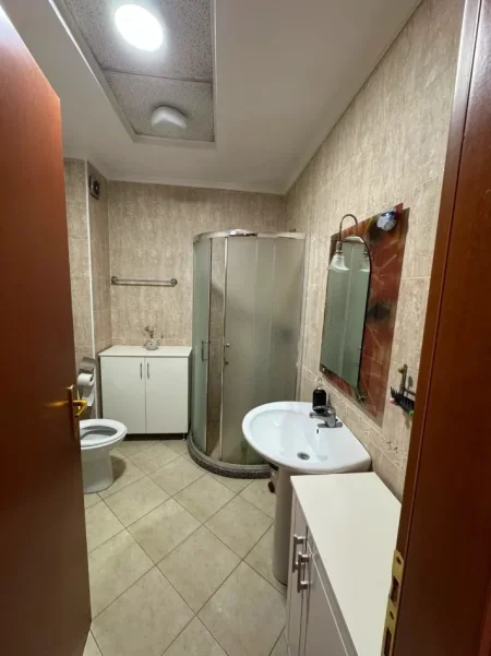 Tirane, jap me qera apartament 1+1 Kati 3, 70 m² 550 € 