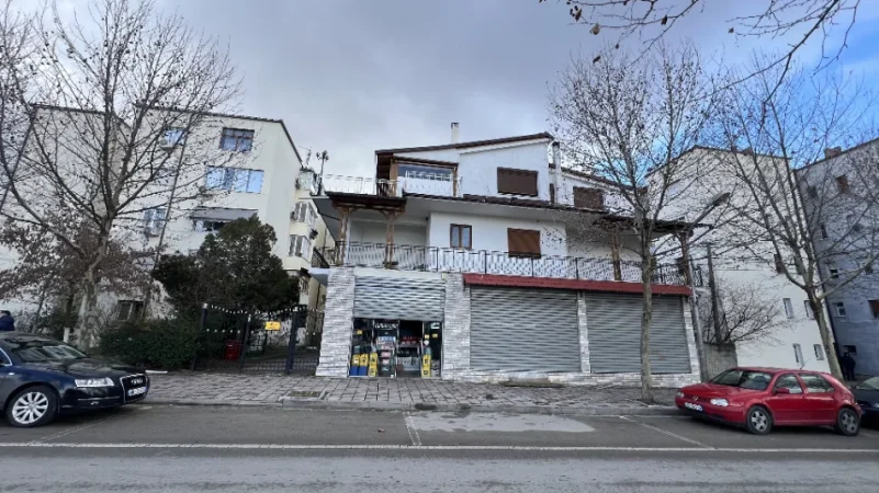 Korce, shes Vile Vile 3 Katshe , 700 m² 550.000 € (Niko Kovaci Parku Rinia)