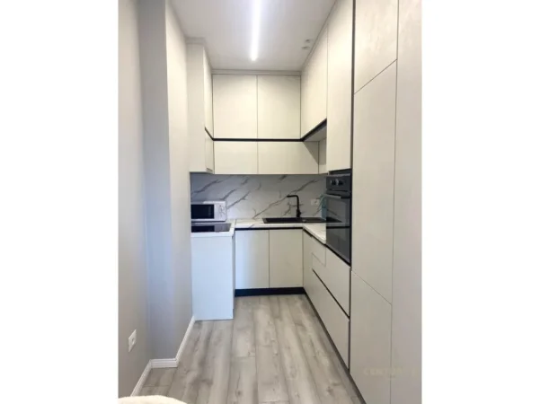 Tirane, jepet me qera apartament 1+1+Ballkon Kati 4, 65 m² 650 € (rruga egnatia)