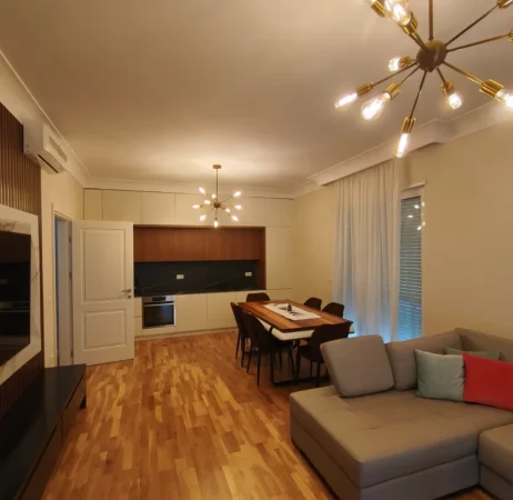 Tirane, jepet me qera apartament 1+1 , 85 m² 1.100 € 
