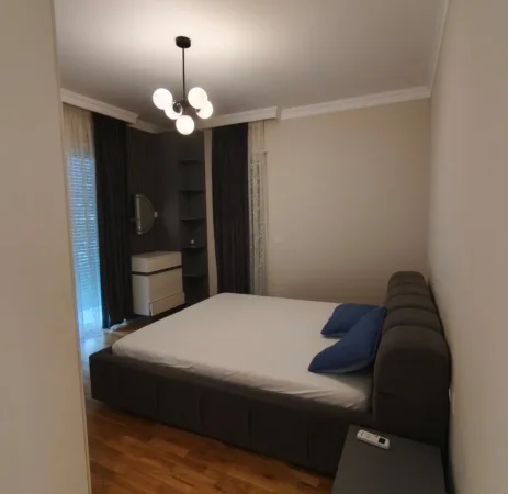 Tirane, jepet me qera apartament 1+1 , 85 m² 1.100 € 