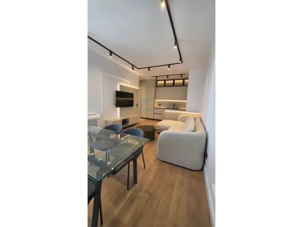 Tirane, jap me qera apartament 1+1 Kati 8, 61 m² 800 € 