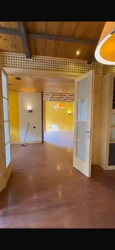 Tirane, jepet me qera ambjent biznesi Kati 2, 100 m² 1.000 € (DON BOSKO)