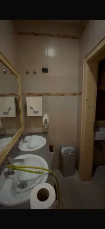 Tirane, jepet me qera ambjent biznesi Kati 2, 100 m² 1.000 € (DON BOSKO)