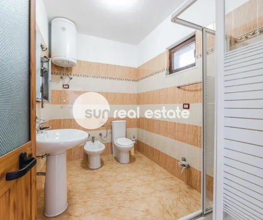 Shkoder, jepet me qera Vile Vile 2 Katshe Kati 1, 224 m² 600 € (QENDER, SHIROKE)