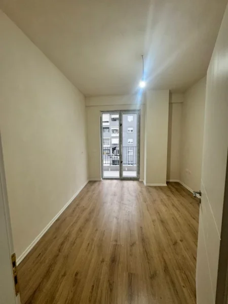 Tirane, shitet apartament 3+1 Kati 5, 125 m² 375.000 € (KOMUNA E PARISIT)