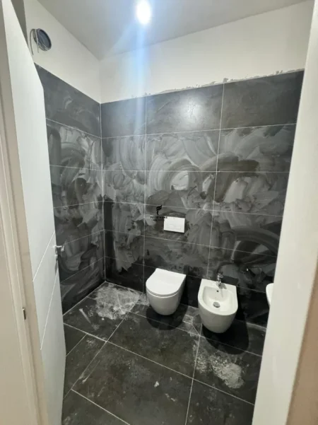 Tirane, shitet apartament 3+1 Kati 5, 125 m² 375.000 € (KOMUNA E PARISIT)
