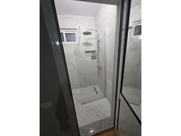 Shqiperi, jepet me qera apartament 2+1 Kati 6, 64 m² 600 € (rruga 5 maji)
