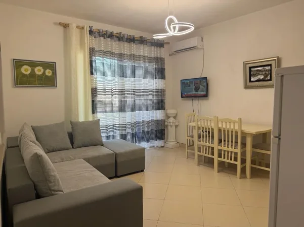 Tirane, jepet me qera apartament 2+1+Ballkon Kati 3, 76 m² 700 € (21 DHJETORI)