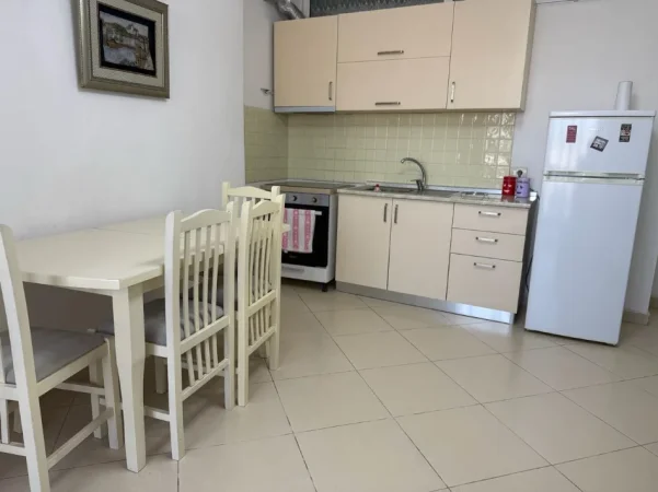 Tirane, jepet me qera apartament 2+1+Ballkon Kati 3, 76 m² 700 € (21 DHJETORI)