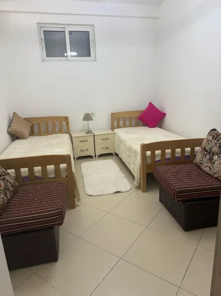 Tirane, jepet me qera apartament 2+1+Ballkon Kati 3, 76 m² 700 € (21 DHJETORI)