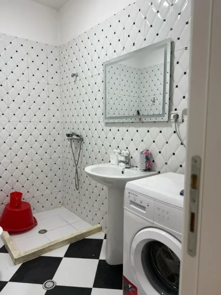 Tirane, jepet me qera apartament 2+1+Ballkon Kati 3, 76 m² 700 € (21 DHJETORI)