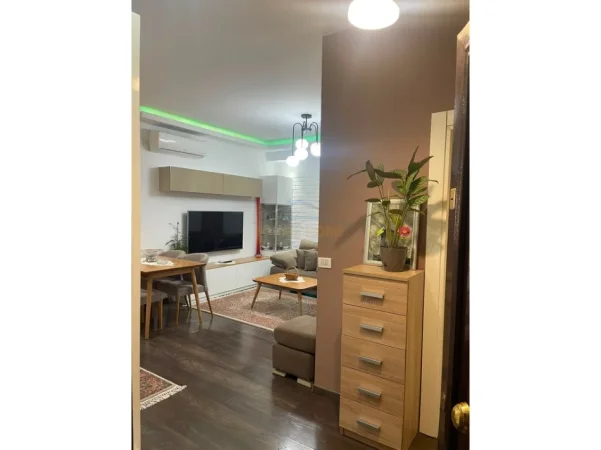 Tirane, jepet me qera apartament 2+1 , 80 m² 643 € (yzberisht)