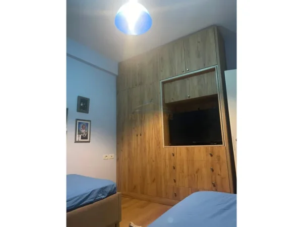 Tirane, jepet me qera apartament 2+1 , 80 m² 643 € (yzberisht)
