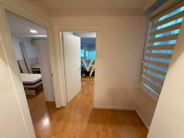 Tirane, jepet me qera apartament 2+1+Ballkon Kati 1, 85 m² 720 € (ISH BLLOK)