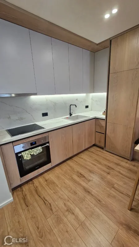 Tirane, jepet me qera apartament 1+1+Ballkon Kati 10, 75 m² 850 € (MINE PEZA)