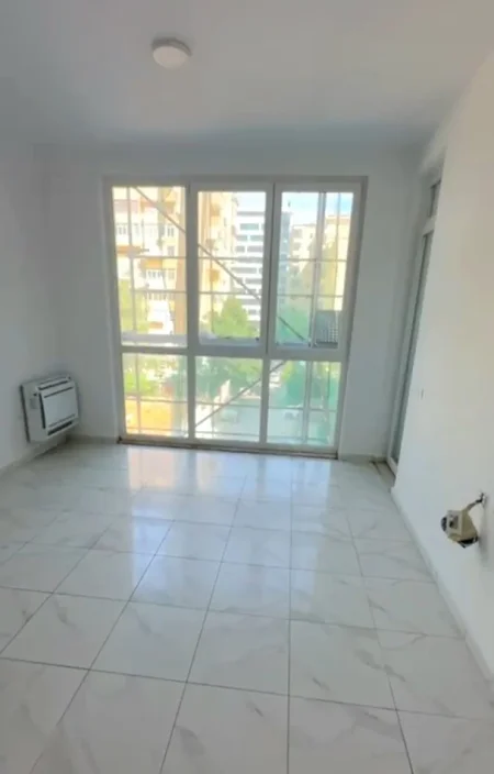 Tirane, jepet me qera ambjent biznesi Kati 2, 111 m² 1.100 € (prane Square 21)