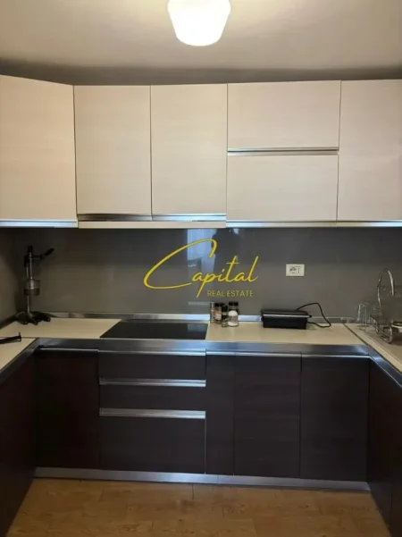 Tirane, jepet me qera apartament 3+1 Kati 6, 125 m² 1.000 € (QENDER)