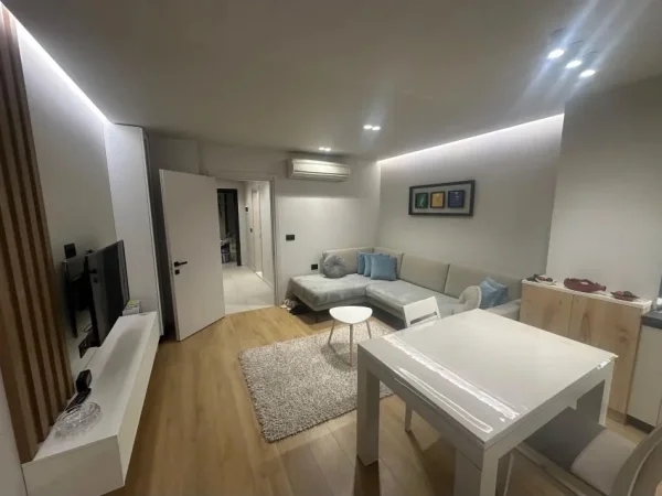 Tirane, jepet me qera apartament 1+1+Ballkon Kati 5, 78 m² 800 € (RRUGA SULEJMAN DELVINA)