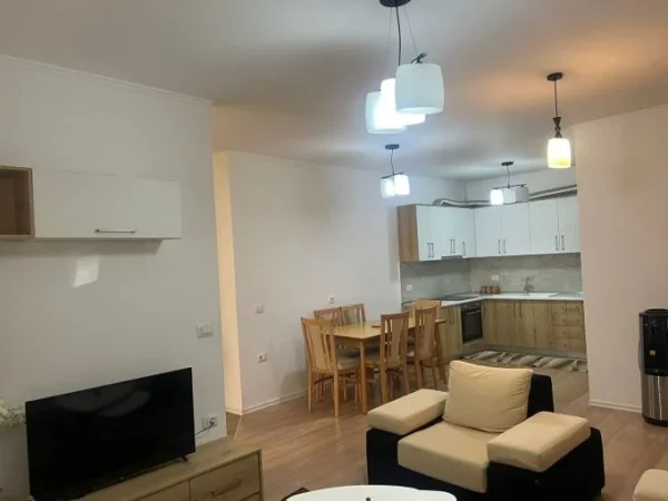 Tirane, jepet me qera apartament 3+1 Kati 0, 120 m² 600 € (kodra e diellit)