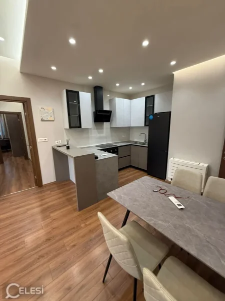 Tirane, jepet me qera apartament 2+1+Ballkon Kati 2, 113 m² 700 € (FARMACIA 10)
