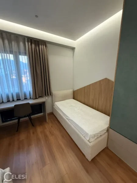 Tirane, jepet me qera apartament 2+1+Ballkon Kati 2, 113 m² 700 € (FARMACIA 10)